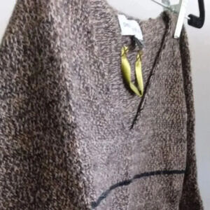 Gretchen & Co.  Wool blend sweater made in Peru